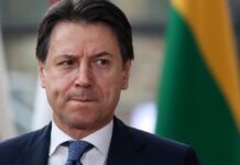 Giuseppe Conte sospeso dalla Presidenza del M5S