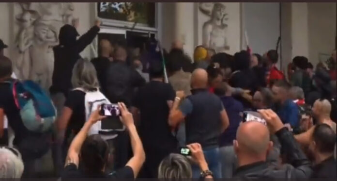 Assalto cgil