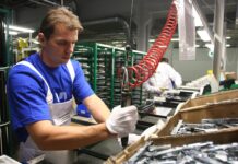 Operaio Assente per il 65% dei Turni: la Cassazione Blocca il Licenziamento per Malattia