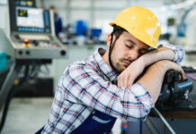 Licenziato per un Colpo di Sonno sul Lavoro: Ottiene Reintegro e Arretrati